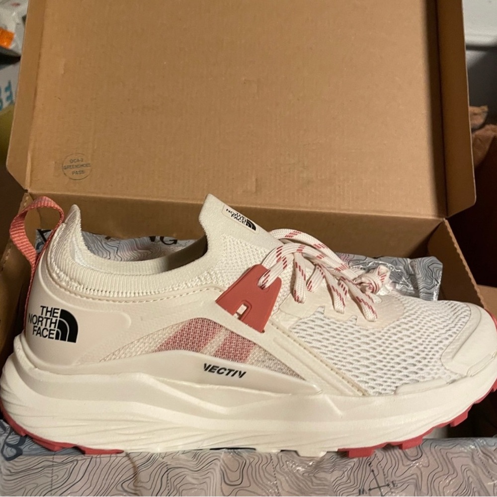 👟The North Face Women’s Vectiv 8.5👟